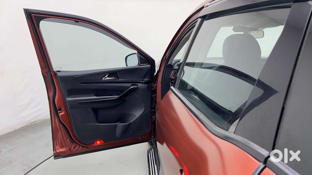 Mahindra Xuv700 2.0 Ax 7 Petrol At Luxury Pack Str, 2024, Petrol