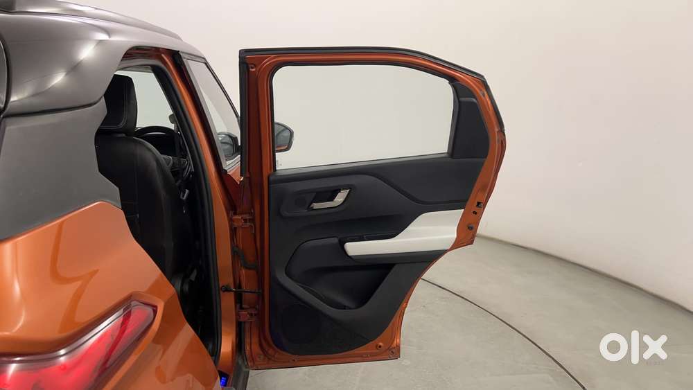 Tata Punch 1.2 Revotron Creative Dual Tone, 2022, Petrol