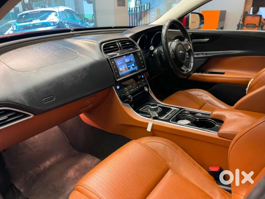 Jaguar Xe Portfolio, 2016, Petrol