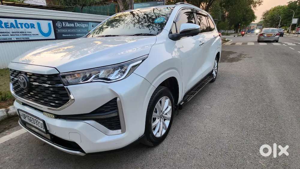 Toyota Innova Hycross 2024 Petrol Well Maintained