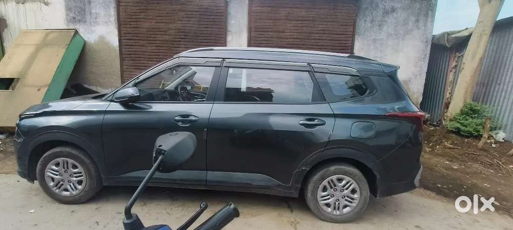 Kia Carens 2024 Petrol Well Maintained