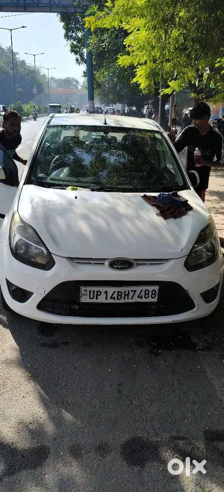 Ford Figo Titanium Petrol 2011
