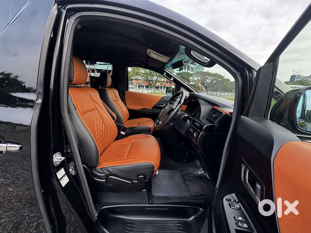 Toyota Alphard 3.0 V6, 2011, Petrol