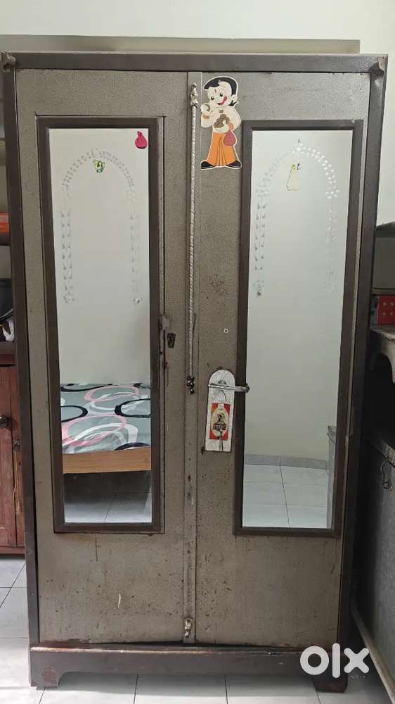 Sturdy steel almirah, 15+ yrs old, spacious storage, good condition.