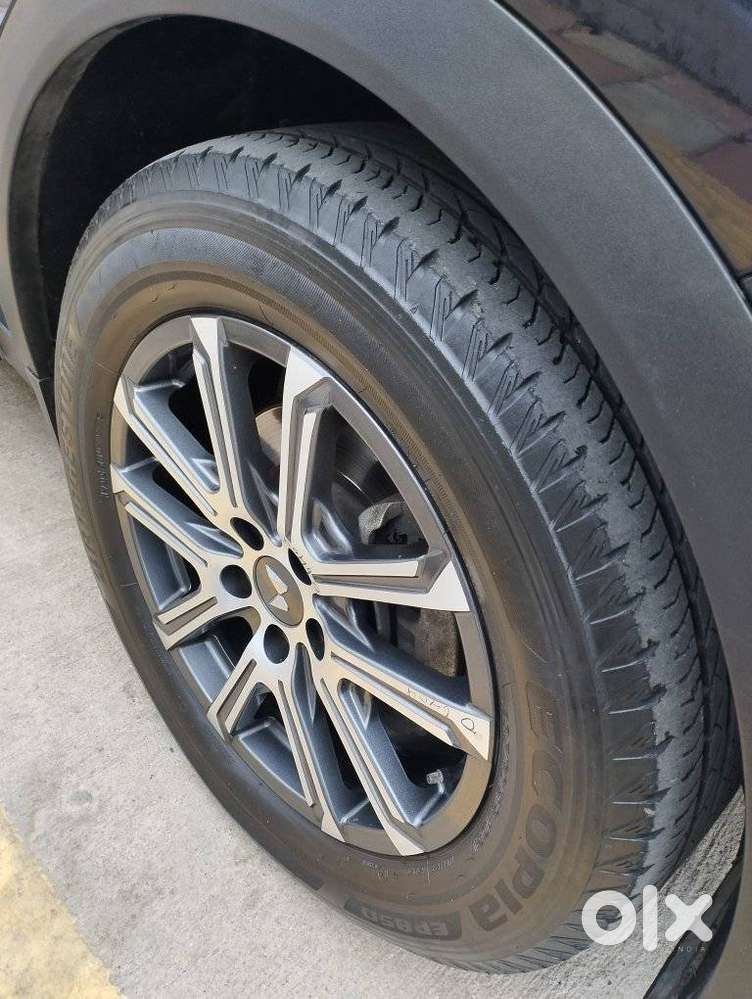 Mahindra Xuv700 2.0 Ax 7 Petrol At Str, 2024, Petrol