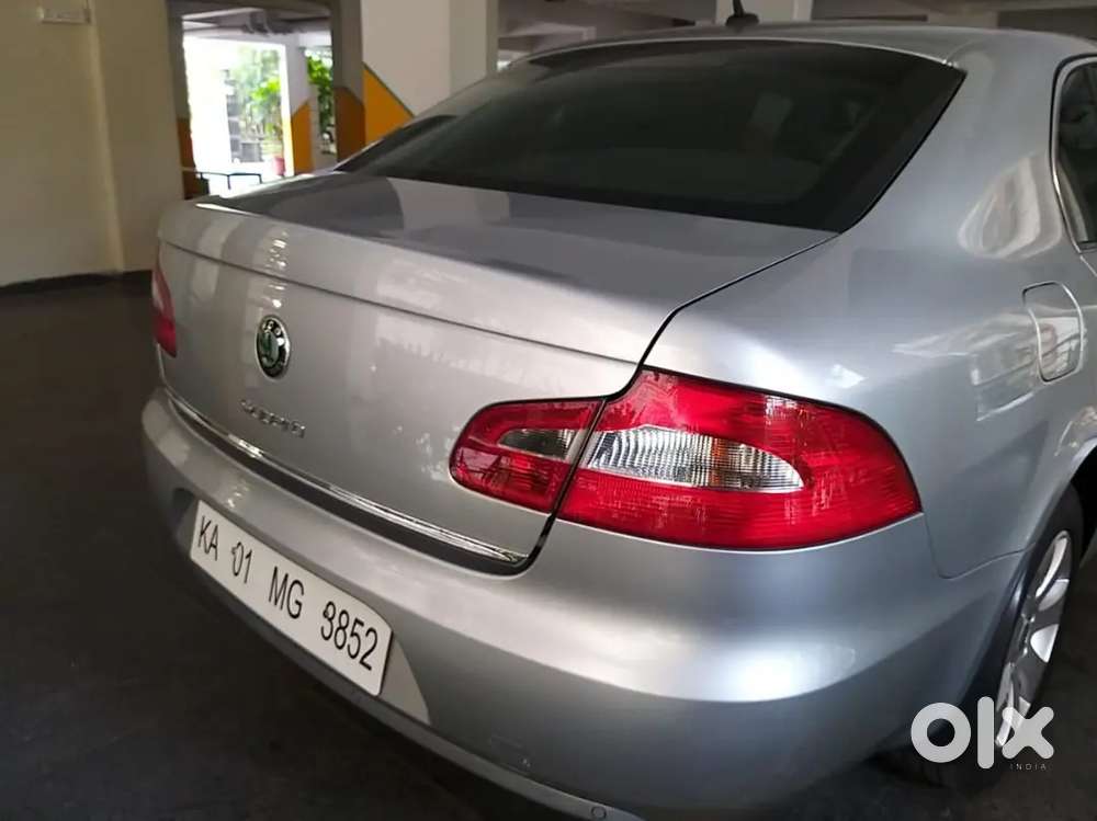 Skoda Superb 2011 Diesel 80000 Km Driven