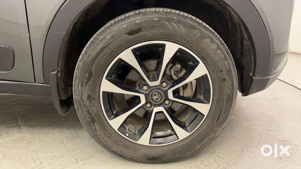 Tata Nexon 1.2 Revotron Xza Plus, 2020, Petrol