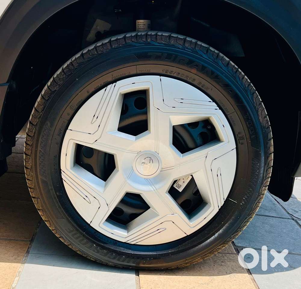 Tata Nexon Smart Plus1.2 Revotron Petrol 5 Mt, 2025, Petrol