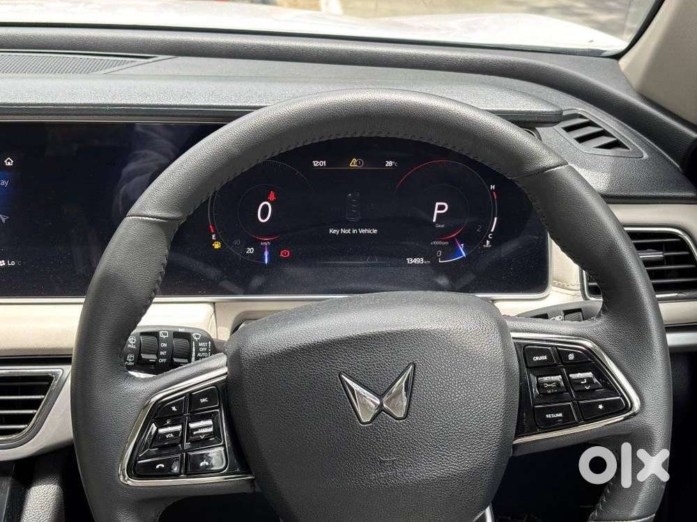Mahindra Xuv700 2.2 Ax 7 Diesel At Str, 2025, Diesel