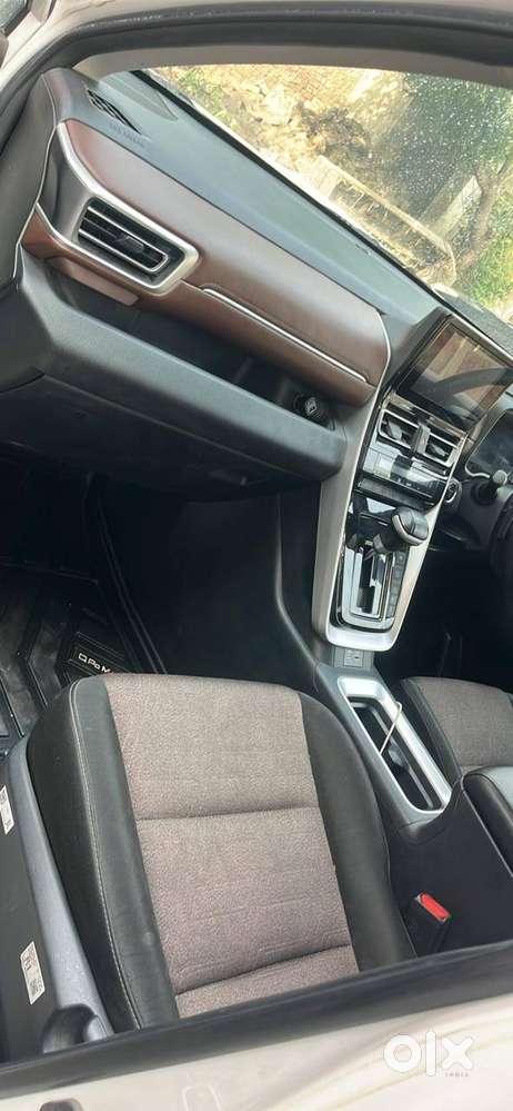 Toyota Innova Hycross 2024