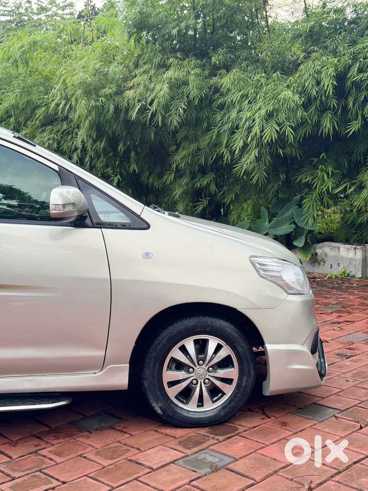 Toyota Innova 2.5 Z Diesel 7 Seater Bs Iv, 2015, Electric
