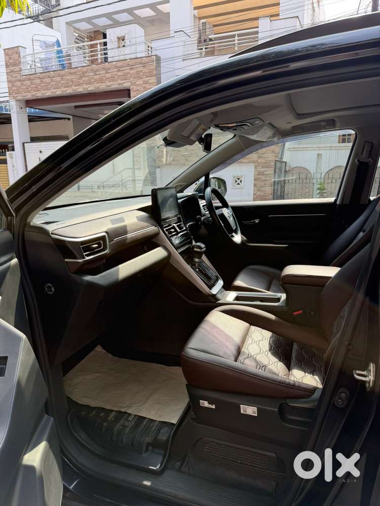 Toyota Innova Hycross 2.0 Zx Hybrid 7 Str, 2025, Petrol