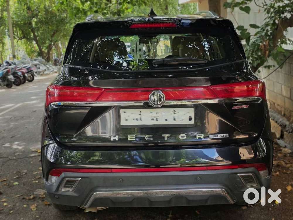 MG Hector Plus Savvy 2023 Petrol