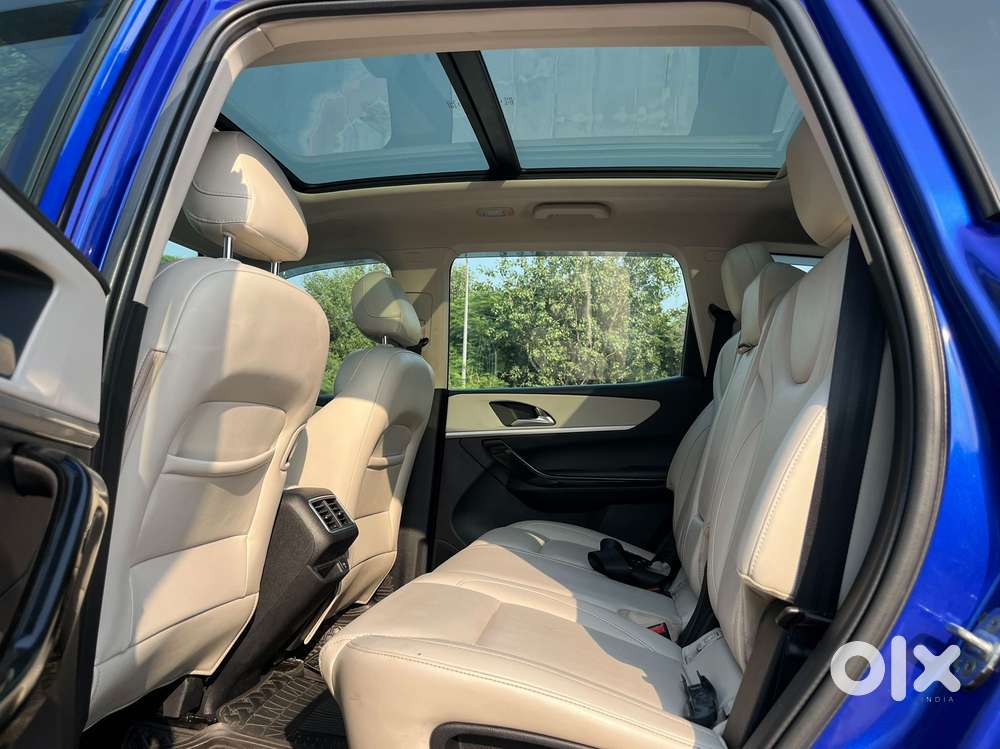 Mahindra Xuv700 2.0 Ax 7 Petrol Mt Str, 2022, Petrol