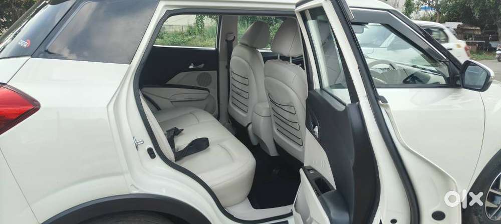 Mahindra Xuv300 W8 (o) 1.5 Diesel Amt, 2023, Diesel