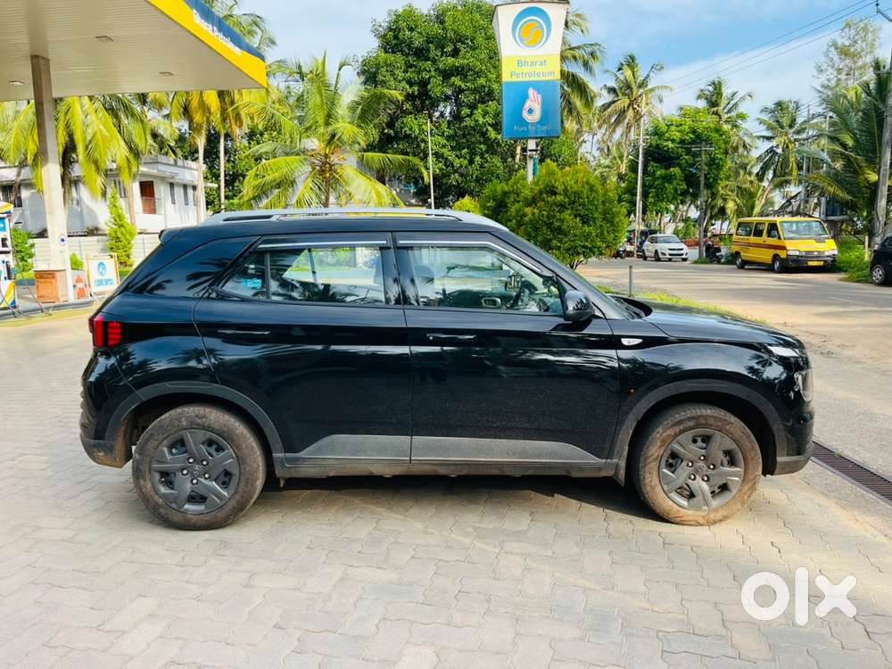Hyundai Venue Petrol 2023