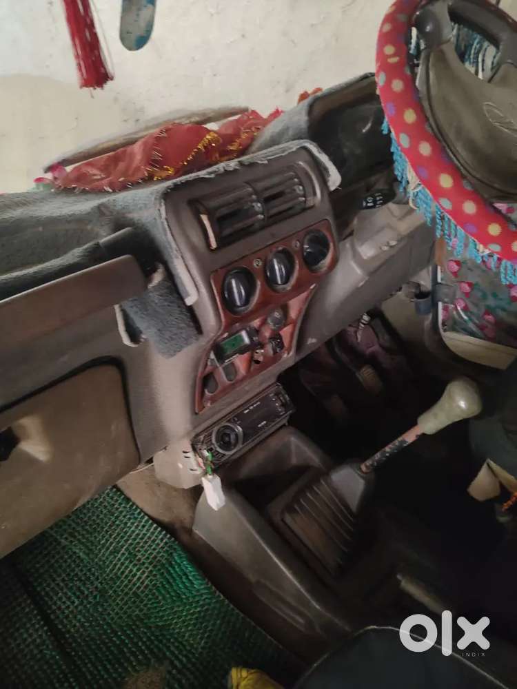 Bolero Slx 2wd 7-seater