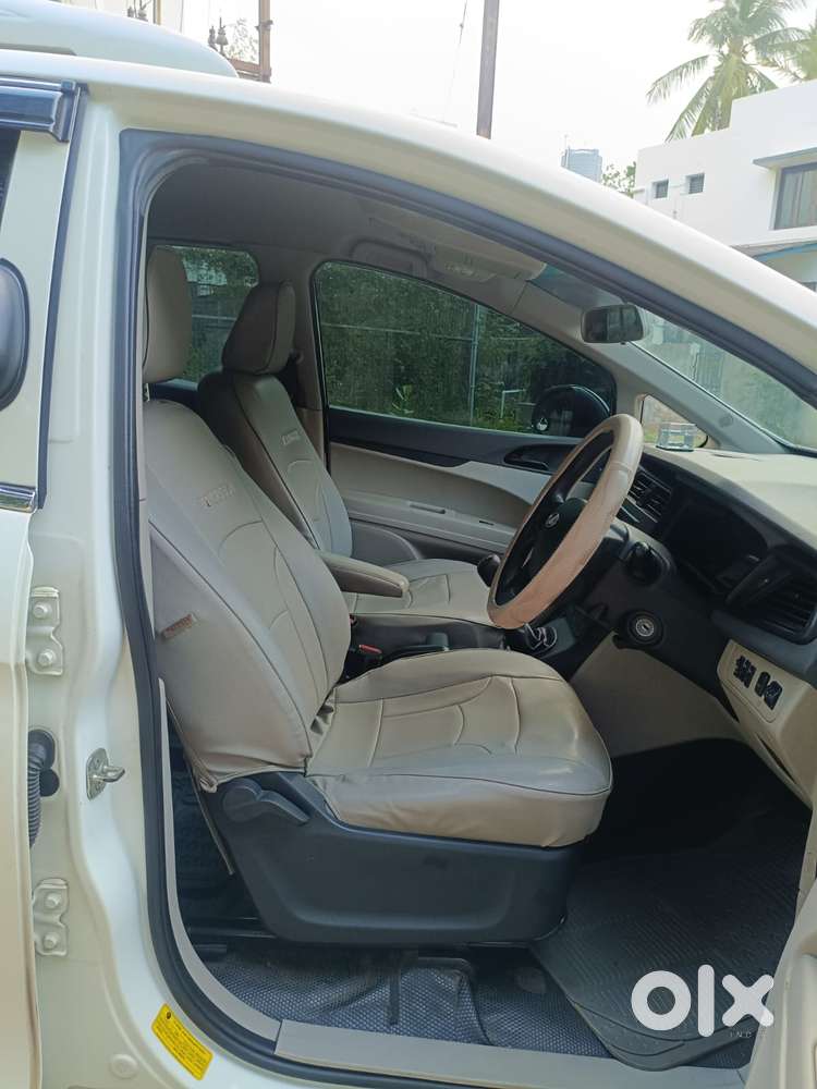 Mahindra Marazzo M2, 2019, Petrol