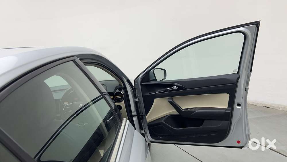Skoda Slavia Style 1.0l Tsi Mt, 2023, Petrol