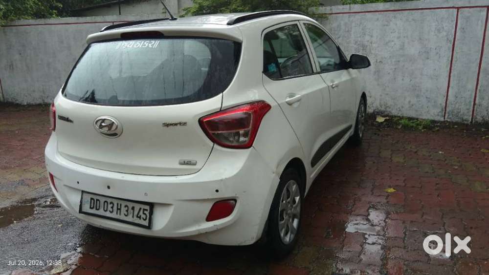 Hyundai Grand I10 Sportz, 2015, Petrol