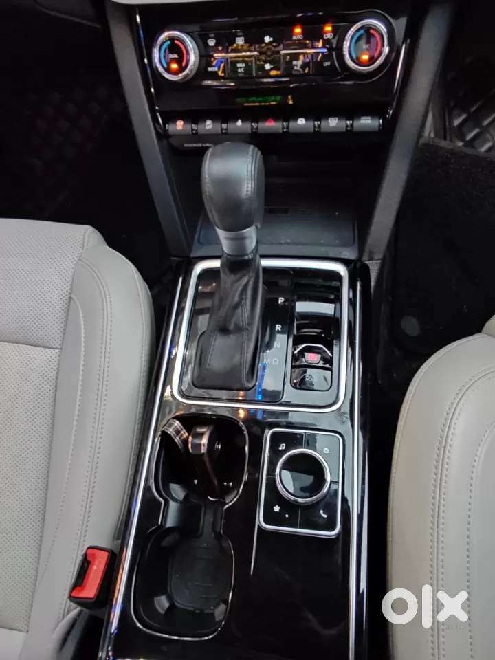 Mahindra Xuv700 2.2 Ax 7 Diesel At Luxury Pack Str Awd, 2023, Diesel