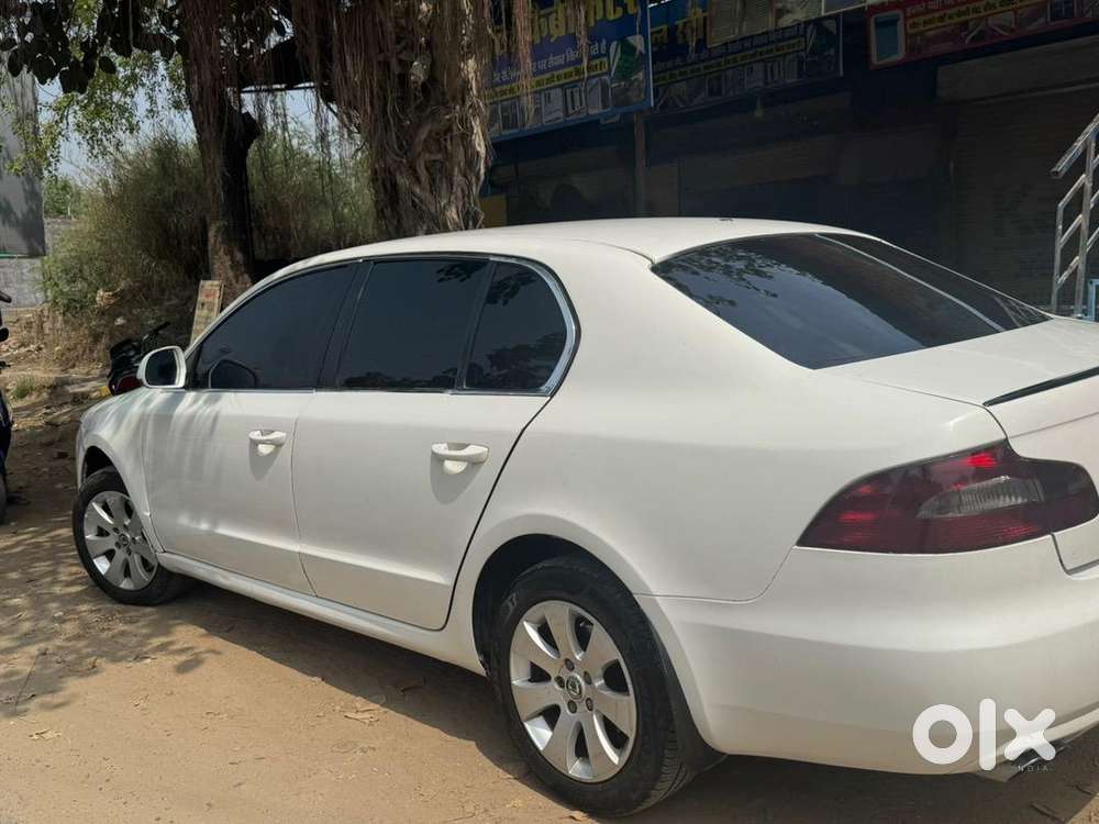 Skoda Superb 2013 Petrol 70000 Km Driven