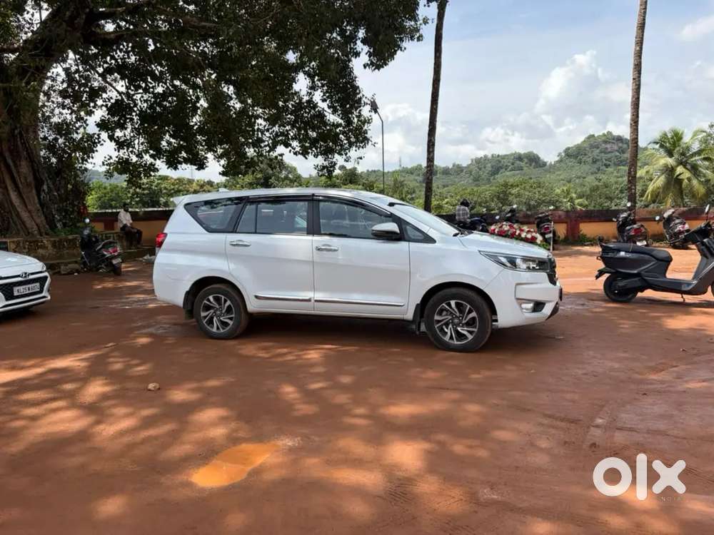 Toyota Innova Crysta 2025 Diesel Mt Taxi