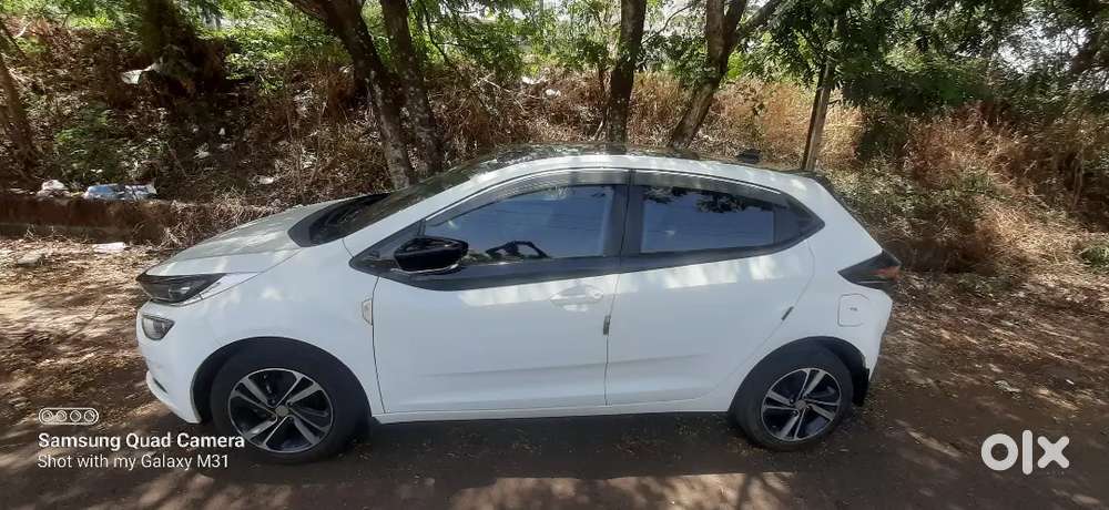 Top End , Dct, Sunroof, Duel Tone