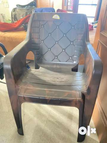 Plastic best sale chairs olx