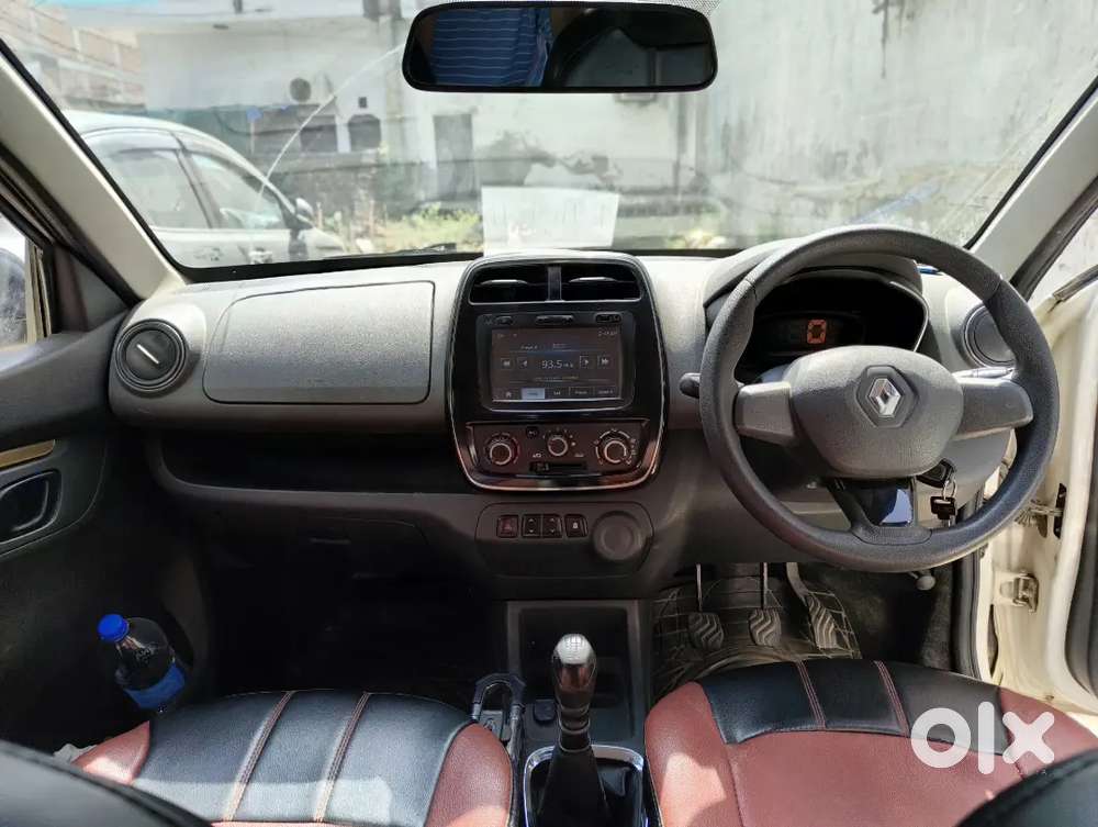 Kwid Car (white)