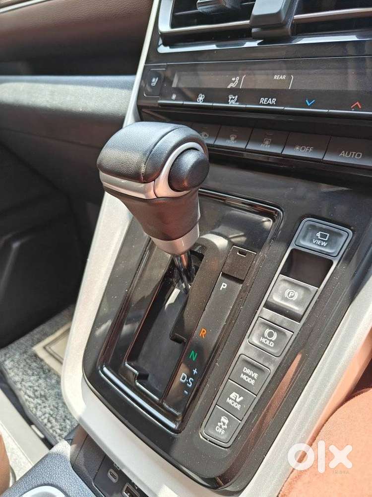 Toyota Innova Hycross 2.0 Zx (o) Hybrid 7 Str, 2024, Petrol