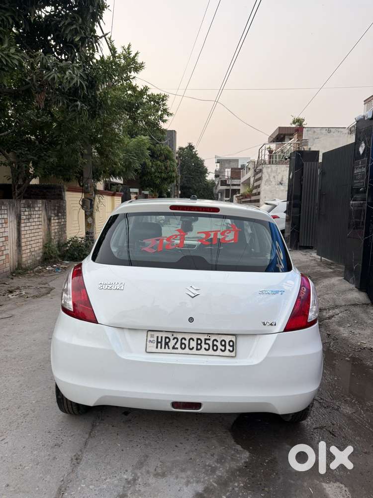 Maruti Suzuki Swift Vxi Abs Bsiv, 2013, Petrol
