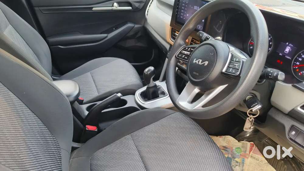 Kia Seltos Petrol 2023 Showroom Track Service