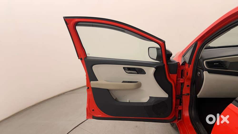 Tata Altroz 1.2 Xza Petrol Dct, 2025, Petrol