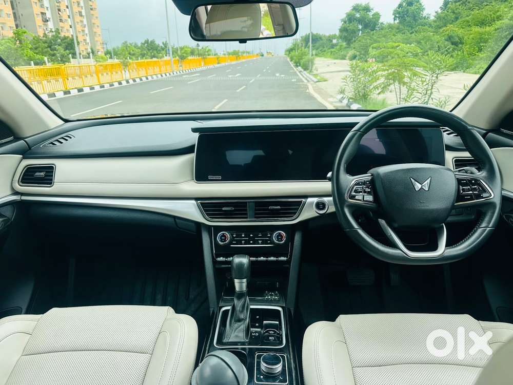 Mahindra Xuv700 2.2 Ax 7 Diesel At Luxury Pack Str, 2024, Diesel