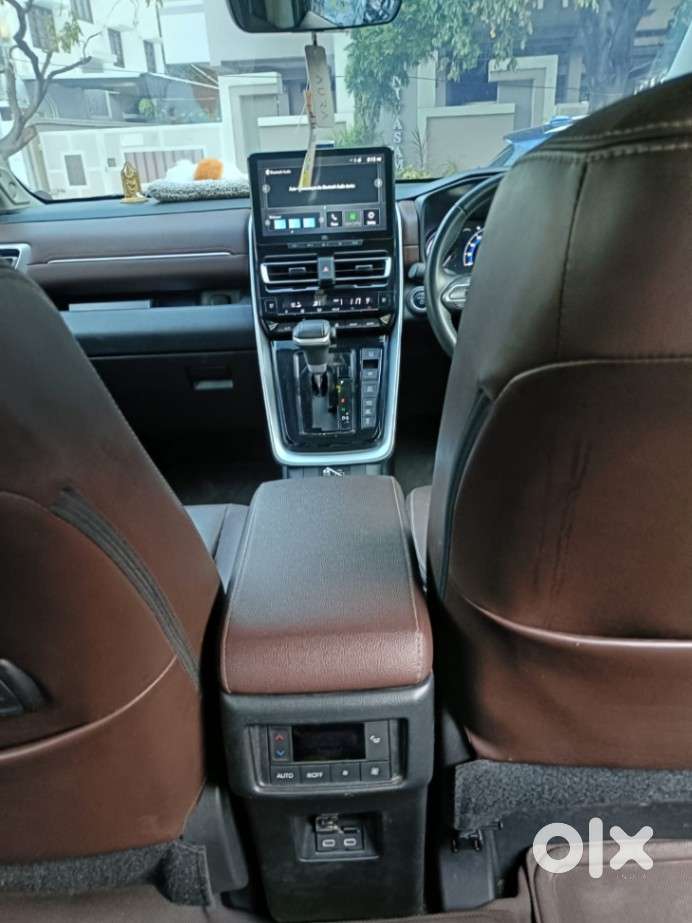 Toyota Innova Hycross 2.0 Zx Hybrid 7 Str, 2025, Petrol