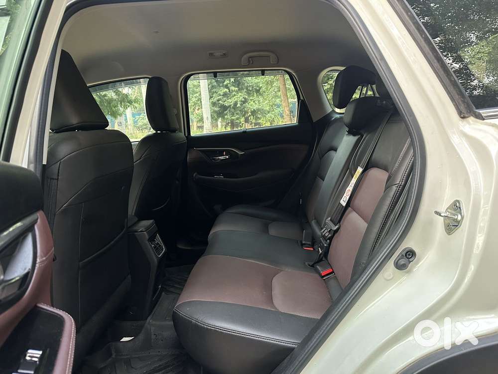 Maruti Suzuki Grand Vitara 1.5 Alpha Smart Hybrid At, 2025, Petrol