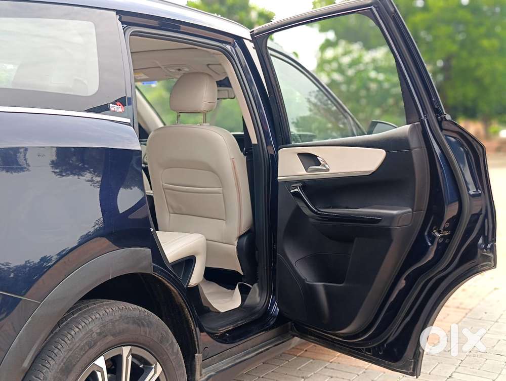 Mahindra Xuv700 2.0 Ax 7 Petrol At Luxury Pack Str, 2022, Petrol