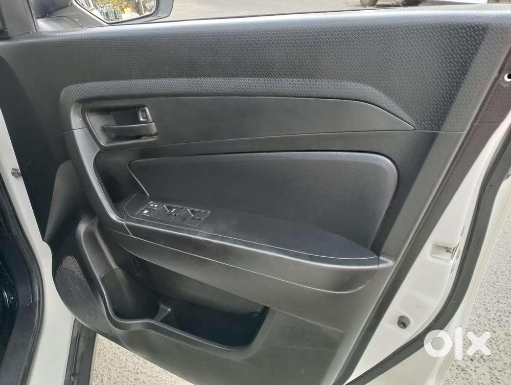 Maruti Suzuki Brezza 1.5 Lxi Smart Hybrid, 2022, Petrol