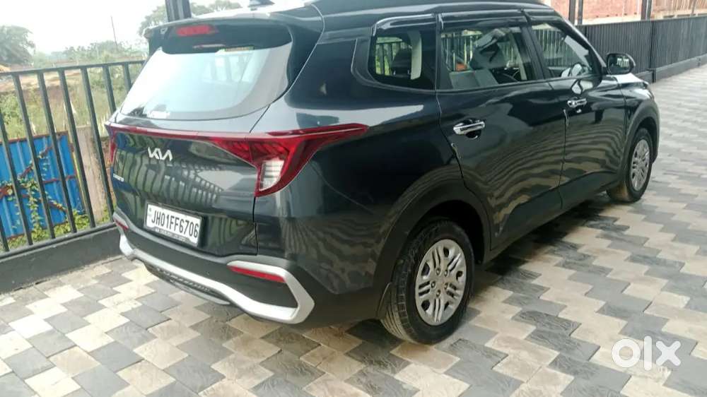 Kia Carens 2023 Petrol Well Maintained New Condition