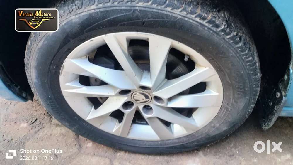 Skoda Slavia Ambition 1.0l Tsi At, 2022, Petrol