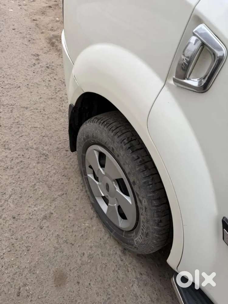 Mahindra Xuv500 2017 Diesel Car All Paper Work Complete With Vip No.