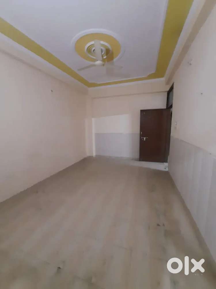 3 bhk flat for rent at Janakpuri area.