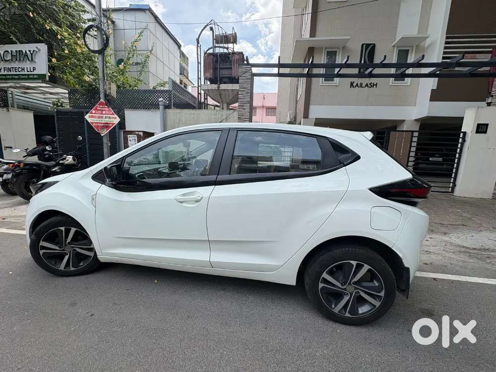 Single Owner, Power Steering, Reverse Camera, Ceramic Coating,