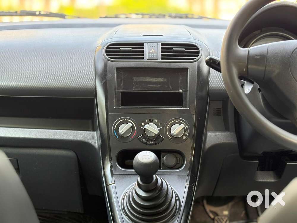 Maruti Suzuki Ritz Lxi, 2011, Petrol