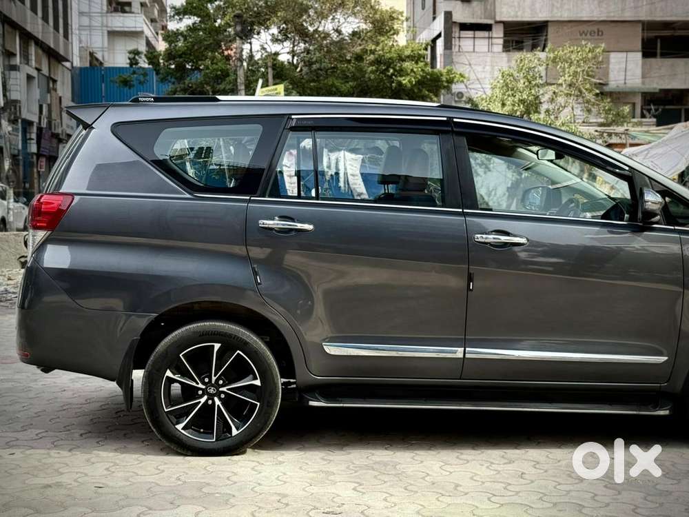 Toyota Innova Crysta 2.8z Automatic, 2022, Diesel