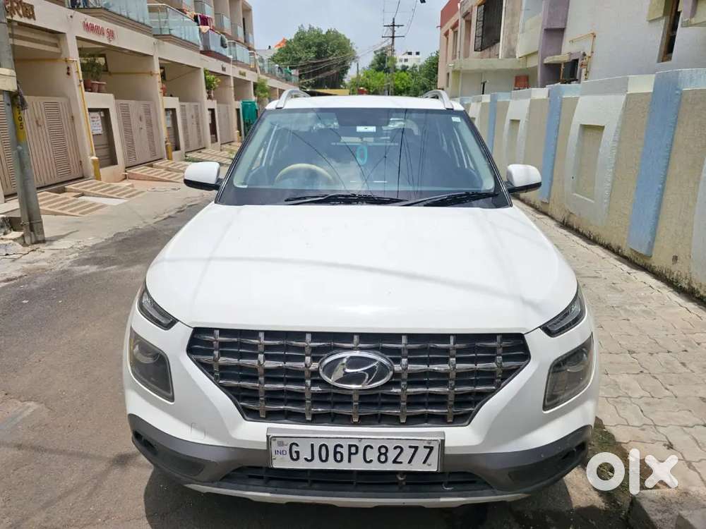 Hyundai Venue 1.0 Turbo Petrol Well Maintained With Sunroof, New Tyres