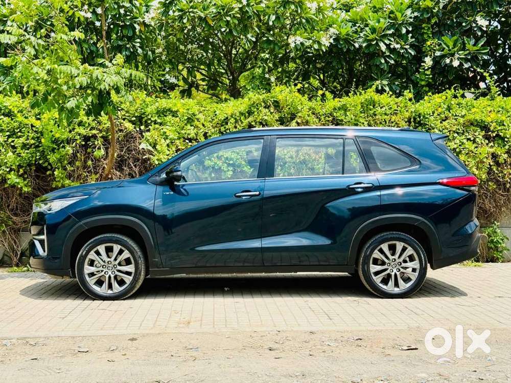 Toyota Innova Hycross 2.0 Zx (o) Hybrid 7 Str, 2025, Petrol