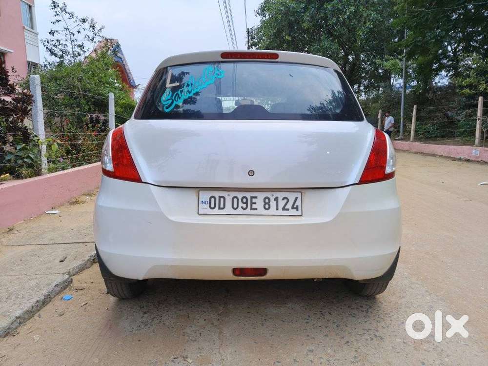 Maruti Suzuki Swift Vxi Optional, 2016, Petrol