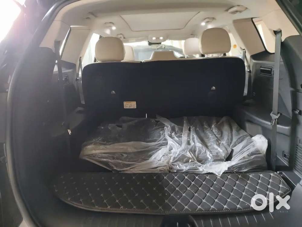 Mahindra Xuv700 Ax7 Automatic Petrol | 1st Owner | Oct 2024 | Mumbai